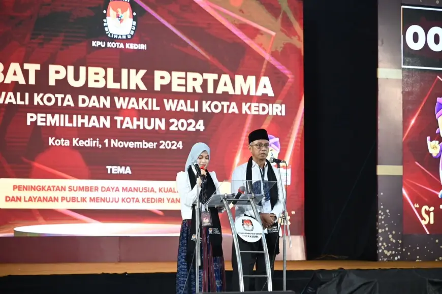 Kenakan Trend Baru Fashion Kediri di Debat Perdana, Vinanda – Gus Qowim Tampil Percaya Diri