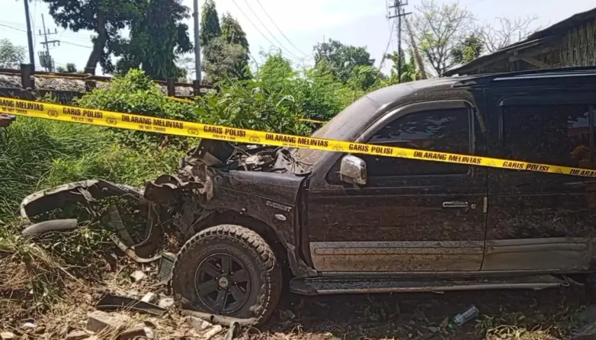 Minibus Tertabrak Kereta Api di Pasuruan, Lima Orang Terluka