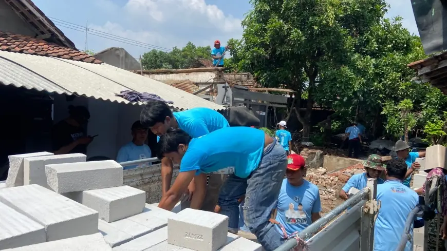 Gerak Cepat, Tim Relawan Bolone Vinanda Bangun Rumah Reyot Lansia di Kota Kediri