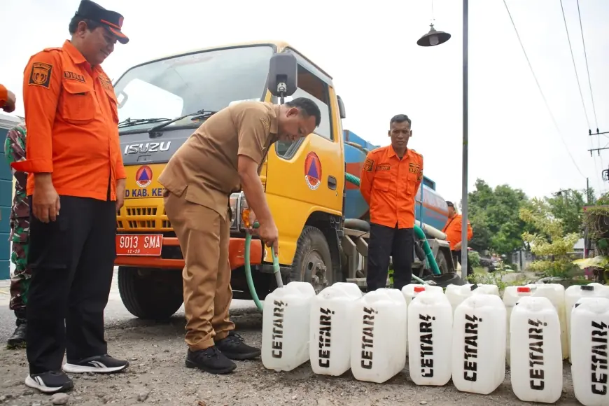 Pemkab Kediri Salurkan 60 Ribu Liter Air Bersih ke Desa Sepawon