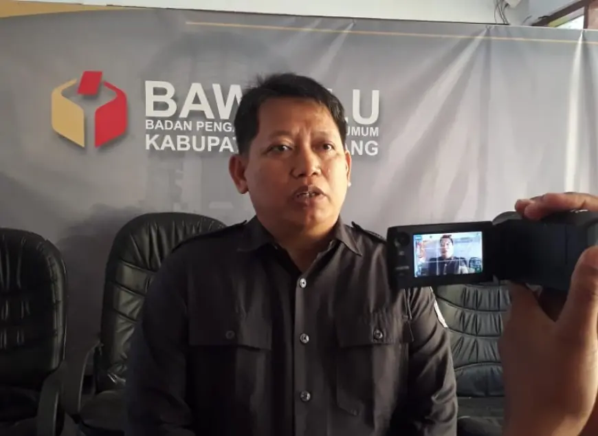 Ada Unsur Pidana, Bawaslu Jombang Sikapi Perusakan APK Paslon Nomor Urut 01