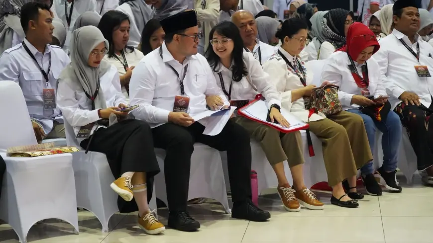 Pakai Sepatu Lokal Kediri saat Debat Publik, Bentuk Dukungan Mas Dhito untuk UMKM