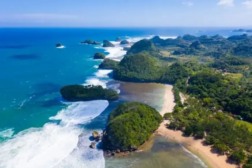 Pantai Teluk Asmara, Surga Tersembunyi di Malang yang Memukau