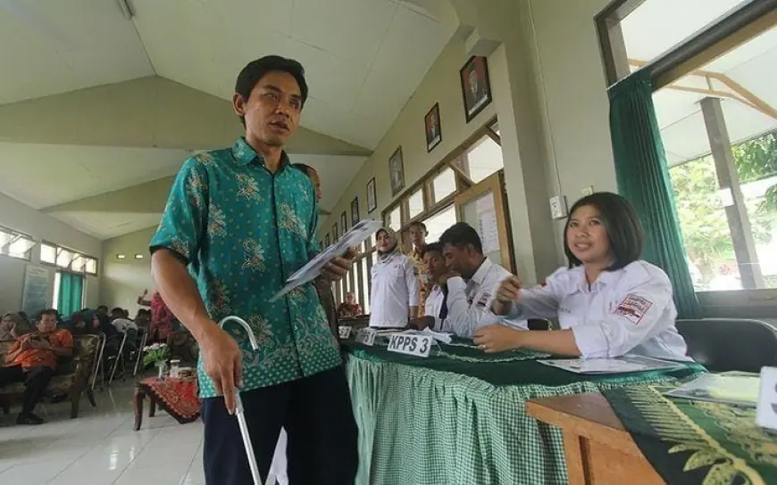 KPU Kota Batu Berikan Pendamping Khusus bagi Penyandang Disabilitas Saat Pencoblosan