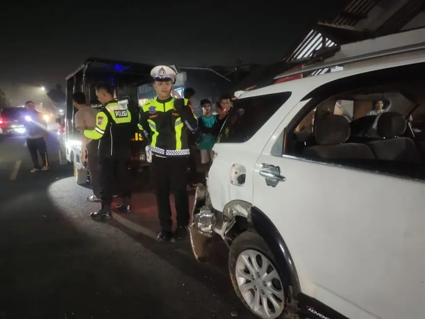 Mobil Tabrak Rumah Warga di Gondanglegi Malang Satu Penumpang Tewas