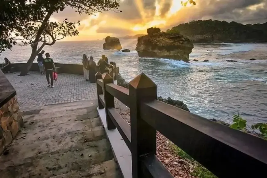 Pantai Ngliyep, Surga Tersembunyi di Malang yang Wajib Dikunjungi