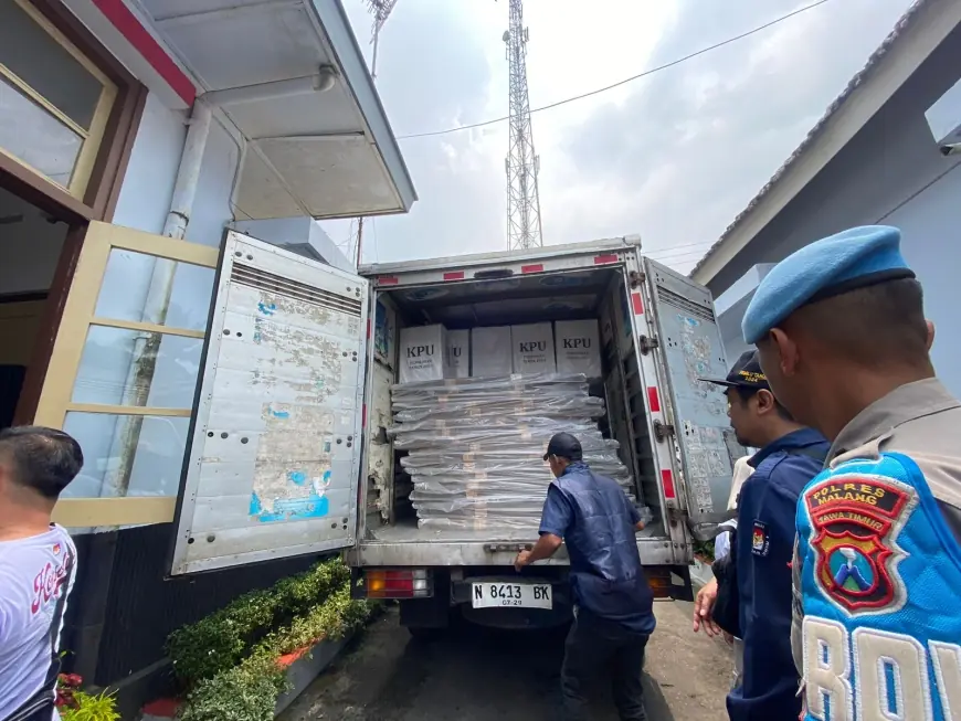 KPU Kabupaten Malang Distribusi Logistik Pilkada Gunakan Truk Tronton Wingbox dan CDD