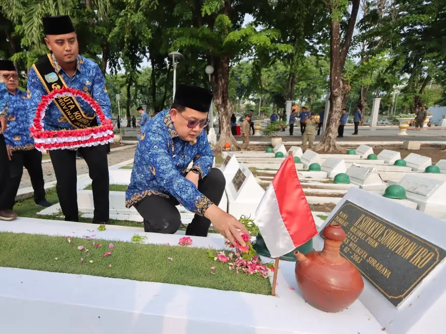 Sambut HUT ke-53 Korpri, Pj Gubernur Jatim Ziarah ke Makam Pahlawan