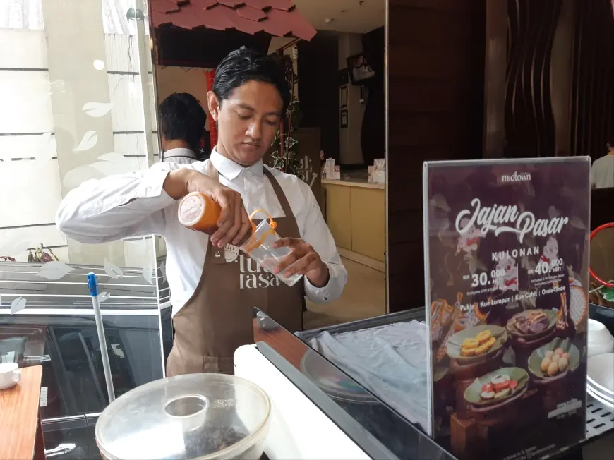 Menghirup Kehangatan di Setiap Cangkir: Kisah Barista Tuli di Balik Kopi "Tutur Rasa"