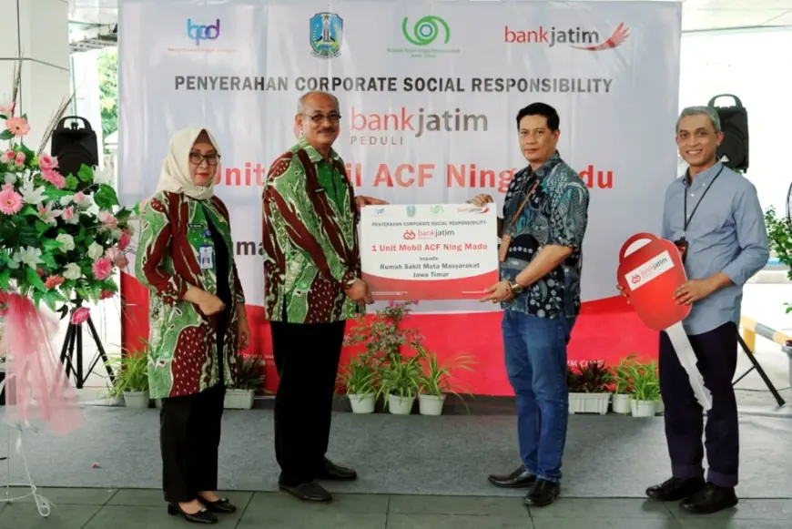 Bank Jatim Serahkan CSR Berupa Mobil Operasional untuk Dukung Pelayanan Kesehatan Mata di RSMM Jawa Timur