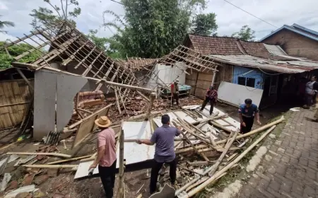 Cuaca Ekstrem Sebabkan Rumah Warga di Bondowoso Roboh