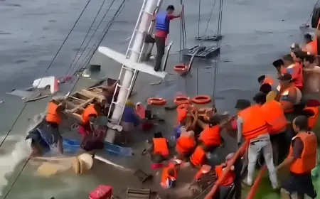 Tim SAR Lanjutkan Pencarian Korban Kapal KLM Lorena yang Tenggelam di Selat Madura