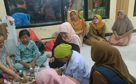 Khofifah Sebut Eceng Gondok Pemicu Banjir di Mojokerto, Pemkab Mulai Petakan Normalisasi