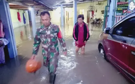 Banjir di Jombang belum Surut, Puluhan Lansia dan Balita Diungsikan