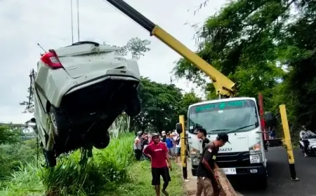 Mobil Masuk Jurang di Karangkates Malang telah Dievakuasi