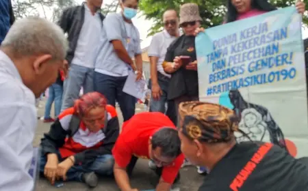 KSBSI Demo Tuntut Upah Pekerja Dibayar dan Pelaku Pelecehan Asal Australia Segera Diadili