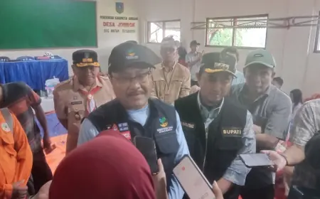 Menteri Sosial Tinjau Banjir Jombang, Bawa Bantuan Senilai Rp 300 Juta