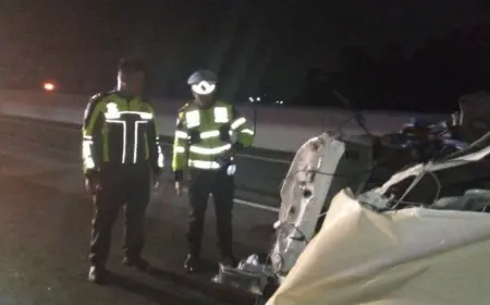 Pikap Muat Sayur Tabrak Dump Truk di Tol  Gempas, Tiga Orang Tewas