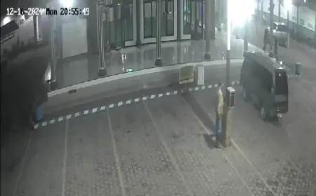 Eks Psikotik Terekam CCTV Curi Kotak Amal Masjid di Maesan Bondowoso