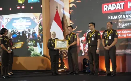 Kejari Bojonegoro Raih 2 Penghargaan Bergengsi di Rakerda 2024