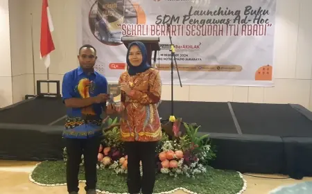 Abadikan Peran SDM Pengawas Ad-Hoc: Peluncuran Buku “Sekali Berarti Sesudah Itu Abadi” oleh Bawaslu Jatim