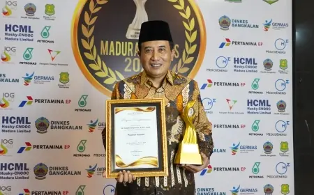 Berkat Kerja Kerasnya, Sekda Sampang Didaulat sebagai Pejabat Terinovatif
