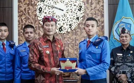 Bupati Lamongan  Ajarkan Kepemimpinan Kepada Siswa SMA Taruna