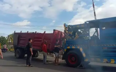Kereta Kertanegara Tabrak Truk Gandeng di Blitar saat Penjaga Palang Tidur