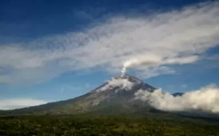 Pendakian Baru Dibuka setelah Lima Tahun, Semeru Meletus Hebat di Hari Natal