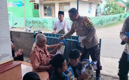 Polisi Sayang Anak Yatim, Polsek Baron Donasikan Gaji Untuk Santunan