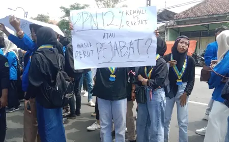 Mahasiswa di Jombang Kepung Kantor DPRD Tolak Kenaikan PPN 12 Persen