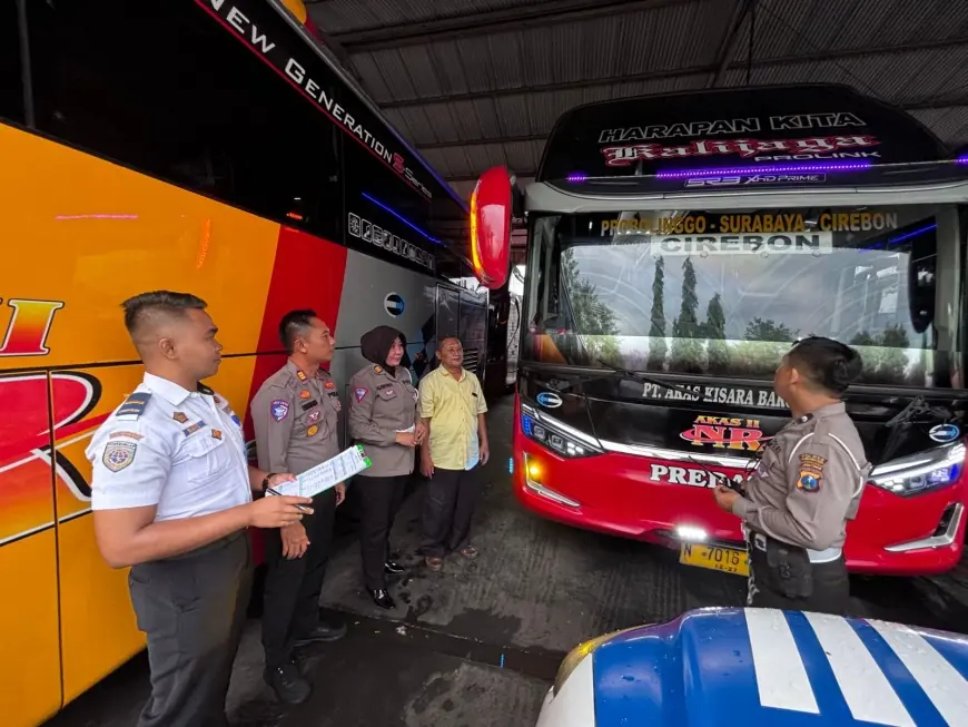 Pastikan Kelaikan, Satlantas Polres Probolinggo Kota Periksa Armada Bus di Terminal Bayuangga