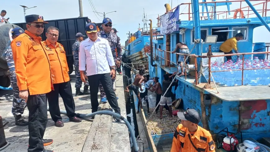 Warga Pulau GIli Probolinggo Alami Krisis Air usai Pipa PDAM Rusak