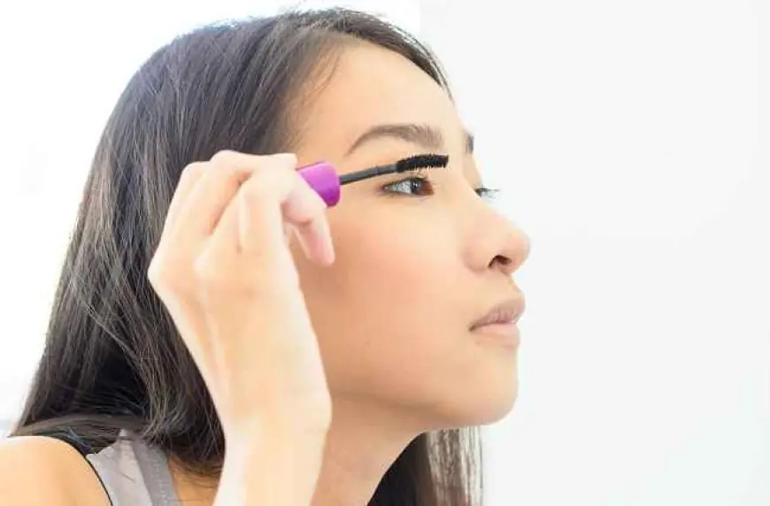 Tips Aman Menggunakan Makeup Mata untuk Mencegah Iritasi dan Bintitan