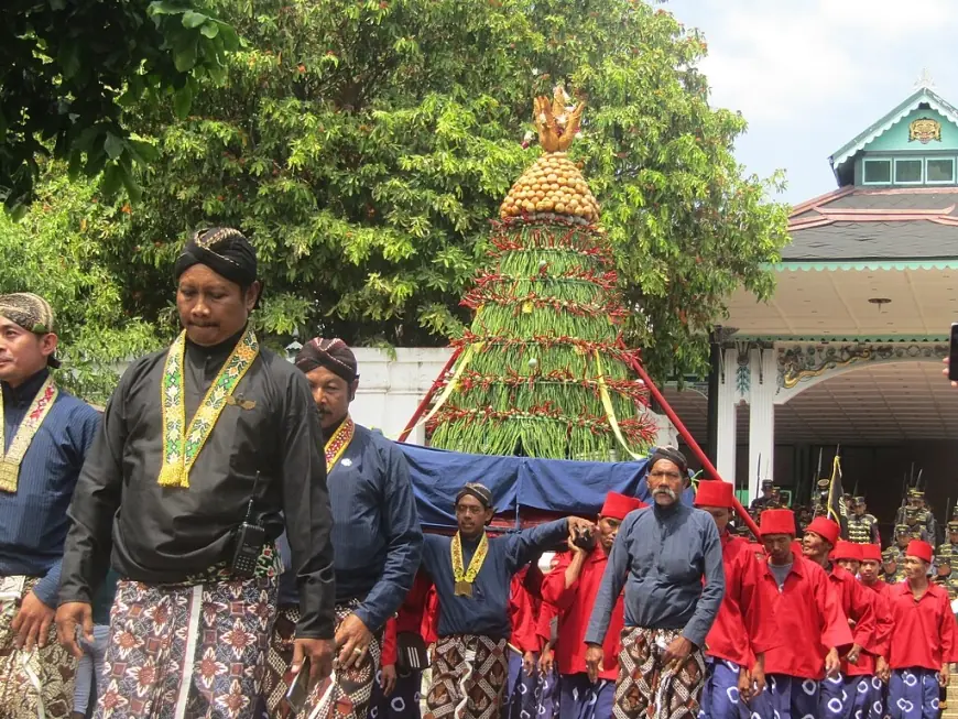 Gunungan, Simbol Keharmonisan Alam dan Spiritualitas dalam Budaya Jawa