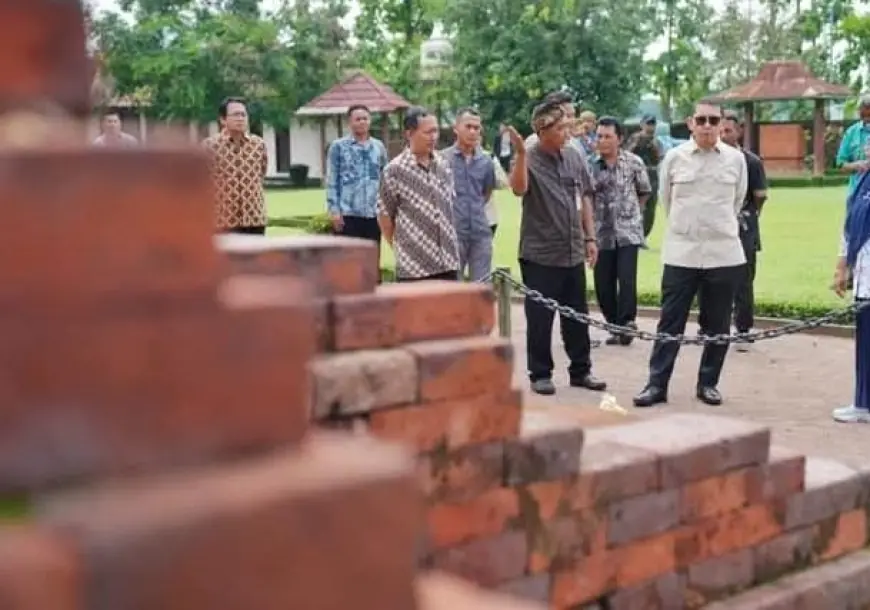 Kunjungi Candi Brahu di Mojokerto, Fadli Zon Janjikan Perluasan Wilayah