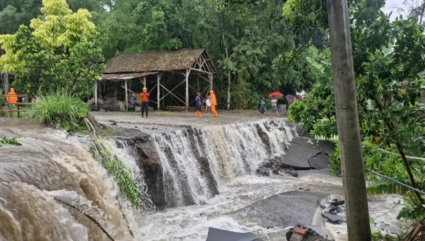 Hujan Seharian di Bondowoso Sebabkan Longsor, Jalan Desa Tangsil Wetan – Pasarejo Terputus