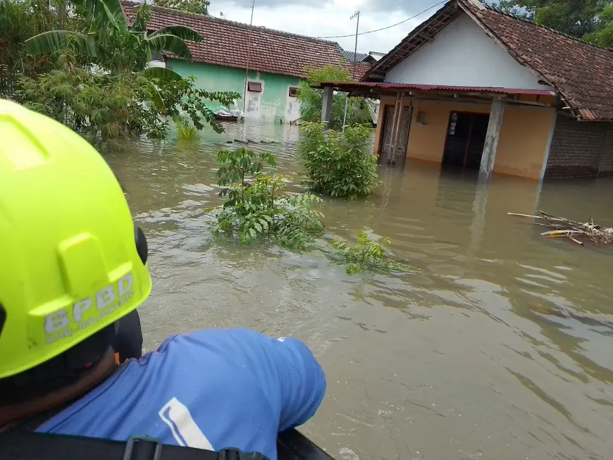 Banjir di Mojokerto Hampir Sepekan, Rumah Warga Mulai Rusak