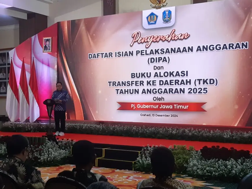 Pj Gubernur Jawa Timur Serahkan DIPA dan TKD 2025, Tekankan Efisiensi dan Pembangunan Prioritas