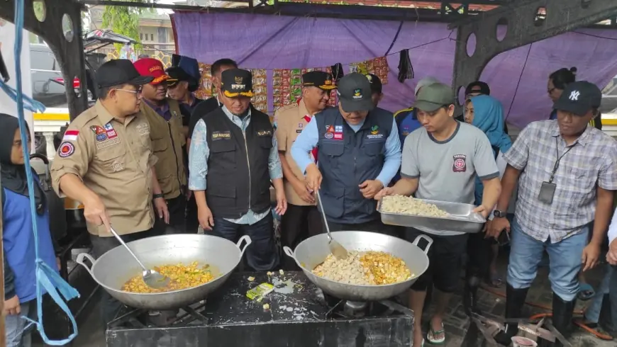Dapur Umum Salurkan 2.000 Nasi Bungkus Perhari Untuk Pengungsi Korban Banjir di Jombang