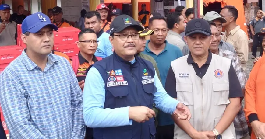 Mensos Janji Bantuan Rumah Rusak dan Pemprov Urai Penyebab Banjir Mojokerto