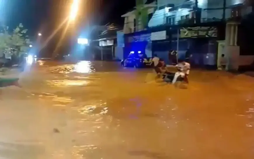 Banjir Bandang Terjang Tujuh Kecamatan di Tuban, Warga Panik Hadapi Lumpur Pekat