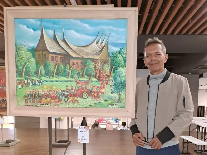 Merawat Adat Lewat Kanvas: Kisah Lukisan Bàralek Gadàng di Pameran Close Open 2024/2025