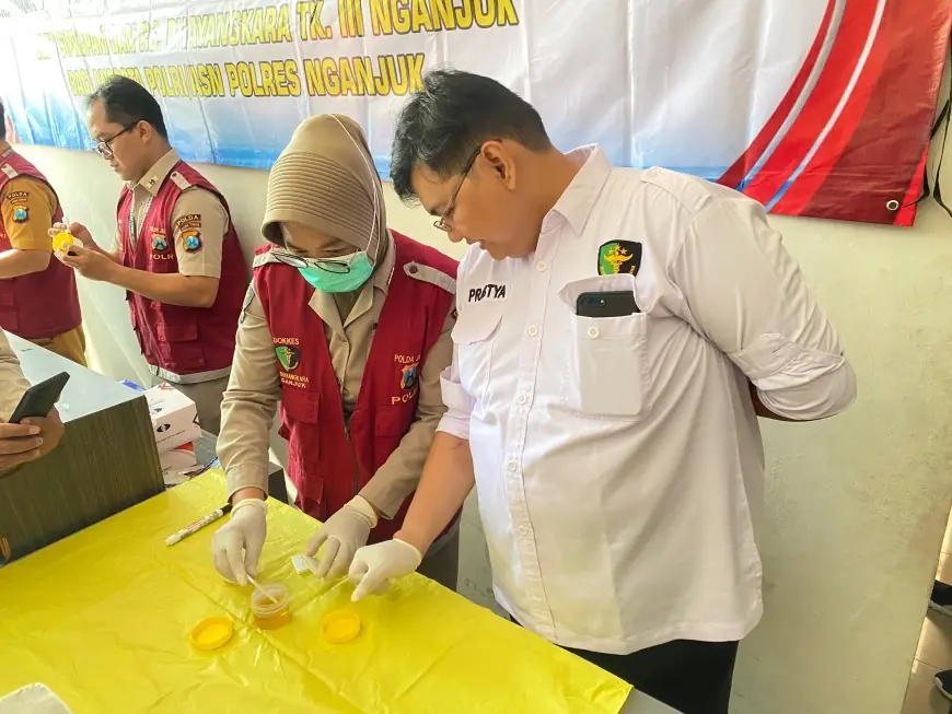 Pastikan Bersih dari Narkoba, Personel dan ASN Polres Nganjuk Dites Urine