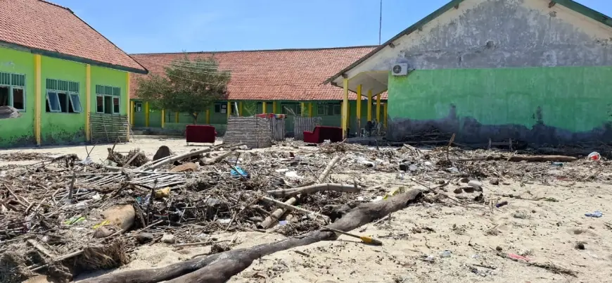 Rusak Parah Diterjang Banjir Rob, SMKN 3 Sampang Minta Relokasi