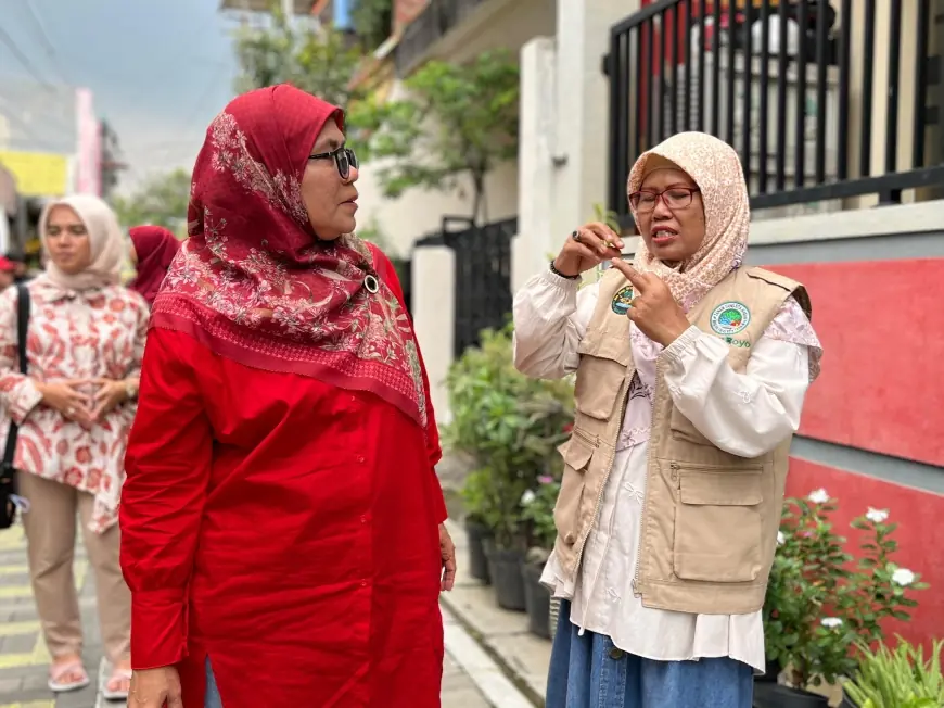 DLH Jawa Barat Belajar Pengelolaan Sampah di Kampoeng Oase Songo Surabaya