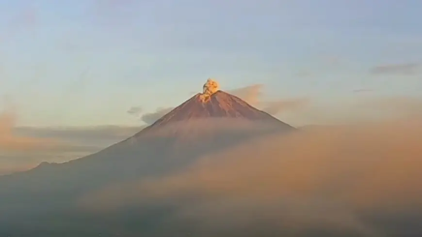 Erupsi Gunung Semeru Kembali Terjadi, Asap Abu Capai 900 Meter di Udara