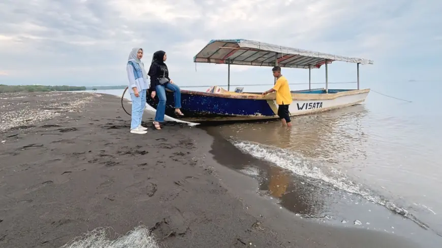 Menjelajah Pulau Cinta, Pulau Perawan di Utara The Bentar Beach Probolinggo