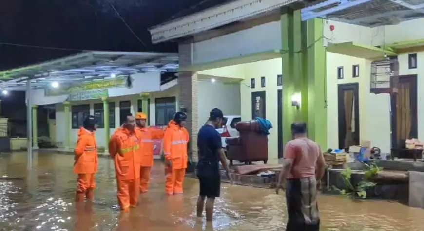 Hujan Sejak Sore Hingga Malam, Sejumlah Desa di Tlogosari Bondowoso Kebanjiran