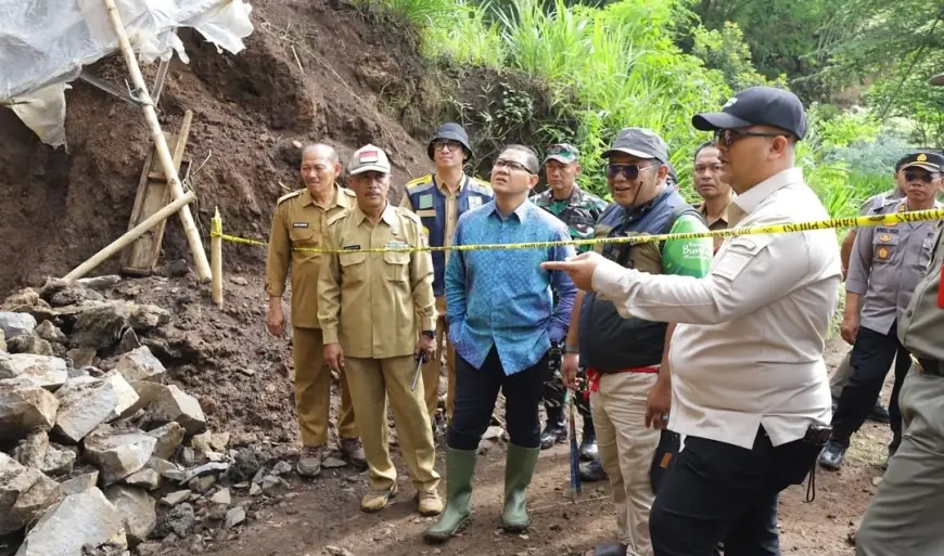 Tinjau Langsung, Pj Wali Kota Batu Hentikan Aktivitas Tambang